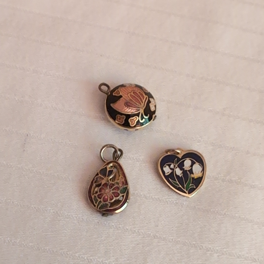 Beautiful Vintage Floral Enamel Pendant Set